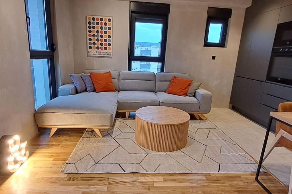 Stylish One Bedroom Apartment Podgorica Exterior foto